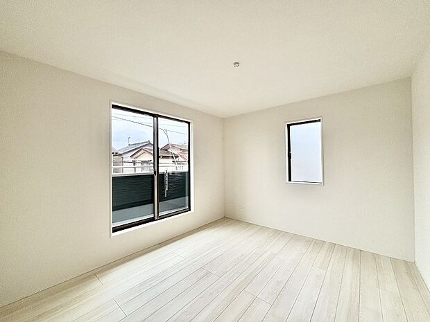 明るいバルコニーサイドに洋室を設置。目覚めの良い寝室に。