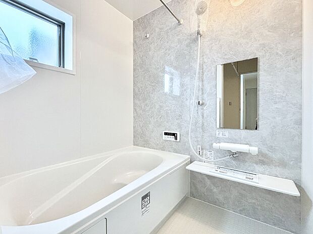 落ち着いた雰囲気でゆっくりお寛ぎいただけるバスルーム