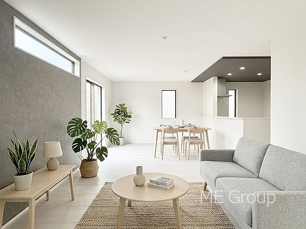 ご家族の賑やかな話し声で包まれる明るいリビング  ※家具はCGです