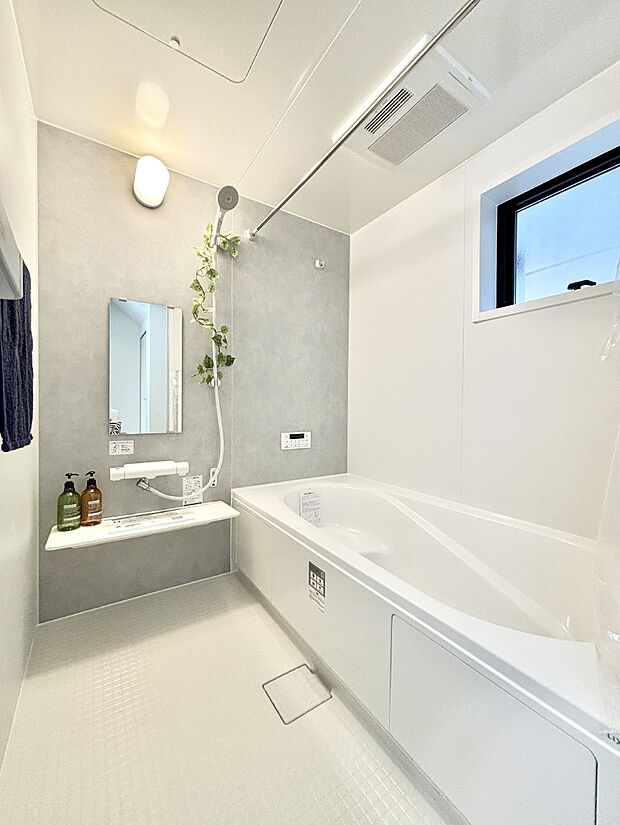 落ち着いた雰囲気でゆっくりお寛ぎいただけるバスルーム