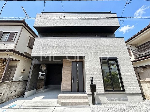 たっぷりの陽光と開放感に包まれる明るい住まい  