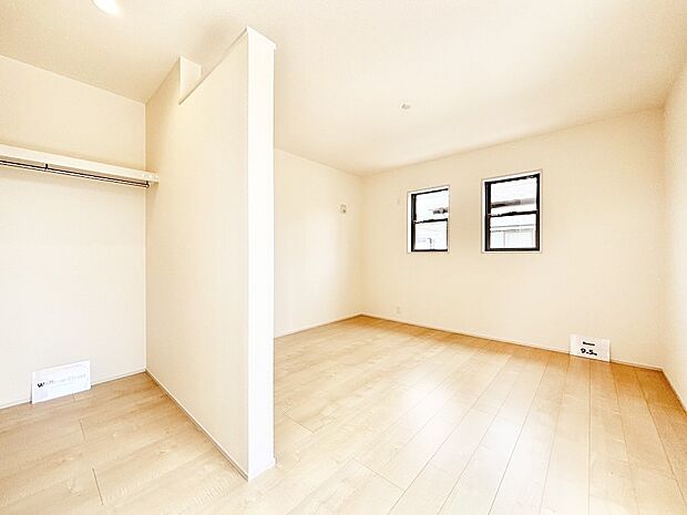 ウォークインクローゼットがあるお部屋!季節ごとの入れ替えも不要で便利です。