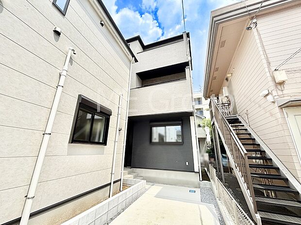 たっぷりの陽光と心地よい風が舞い込む住まい