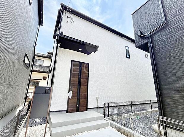 シンプルで落ち着きのある建物は住むかたの個性でオリジナルなものになっていきます。