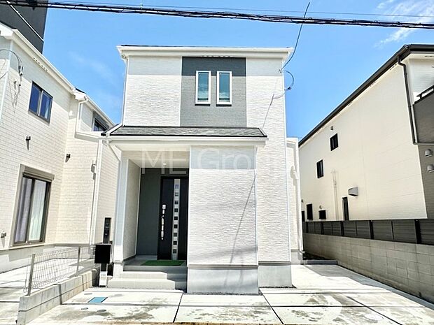 シンプルで落ち着きのある建物は住むかたの個性でオリジナルなものになっていきます。 