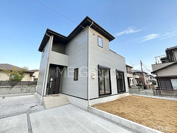 洗練された外観、上質な住空間が広がる室内は永く安心して過ごせる住居です。