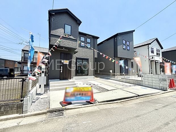 【前面道路含む現地写真】前面道路はきちんと整備されています