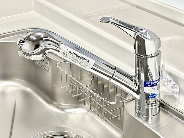 【その他設備(浄水器)】いつでも清潔なおいしいお水を。一つの水栓で水道水と浄水を使い分け。