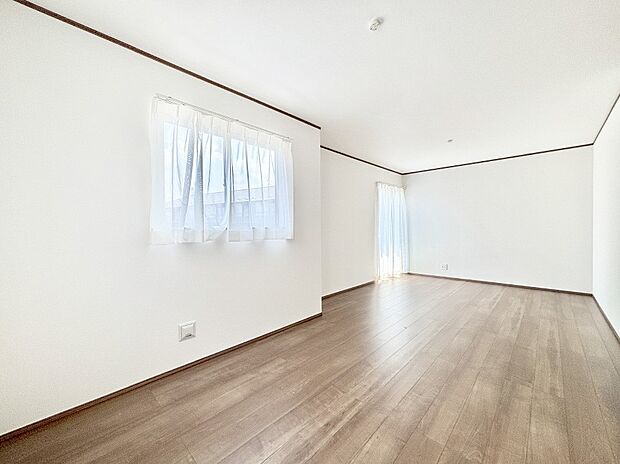 【リビングダイニング】家族団らんの時間も増えそうなくつろぎのリビングダイニング。