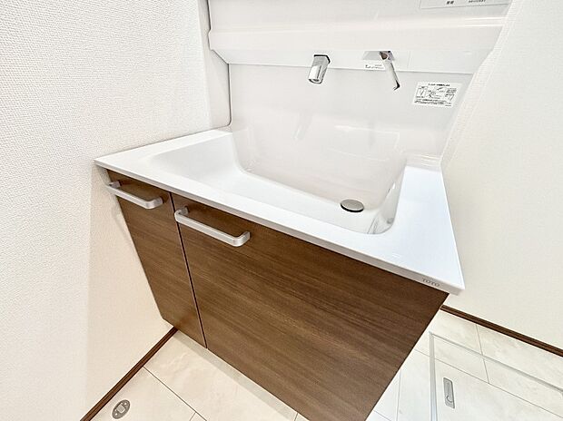 【その他設備(ハンドシャワー水栓)】ハンドシャワー付き!使いやすい洗面台。