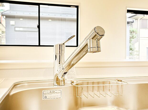 【その他設備(浄水器)】いつでも清潔なおいしいお水を。一つの水栓で水道水と浄水を使い分け。