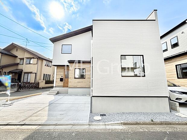 【現地外観写真】洗練された外観、上質な住空間が広がる室内は永く安心して過ごせる住居です