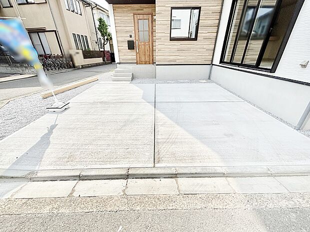 【駐車場】目の前が駐車場だと、雨の日も、大量にお買い物をした時も便利ですよね