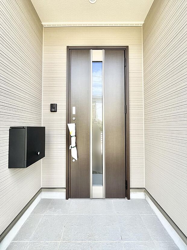 【玄関】大切な家族、来客を出迎える玄関。  