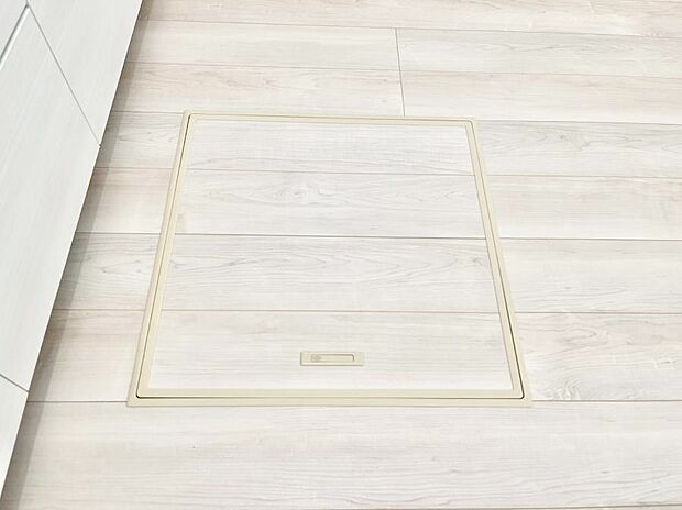 【その他設備(床下収納)】床下収納付き！日用品・非常用品の収納にも大活躍。