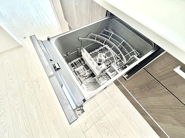 【その他設備(食洗機)】面倒なお片づけは食洗機にお任せ！家事の負担が減って、時間にも気持ちにもゆとりができます。