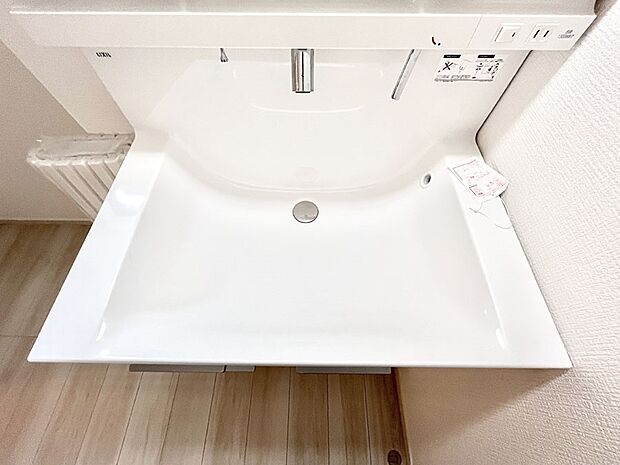 【その他設備(ハンドシャワー水栓)】ハンドシャワー付き！使いやすい洗面台。