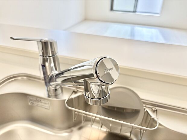 【その他設備(浄水器)】いつでも清潔なおいしいお水を。一つの水栓で水道水と浄水を使い分け。