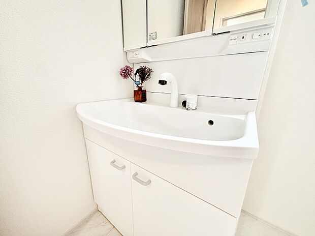 【その他設備(ハンドシャワー水栓)】ハンドシャワー付き!使いやすい洗面台。