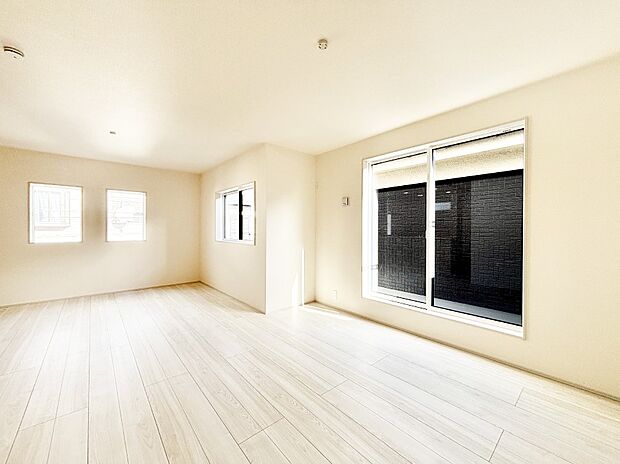 【ダイニング】家族の笑顔が自然と生まれてくる、そんな雰囲気のダイニングに仕上がっています