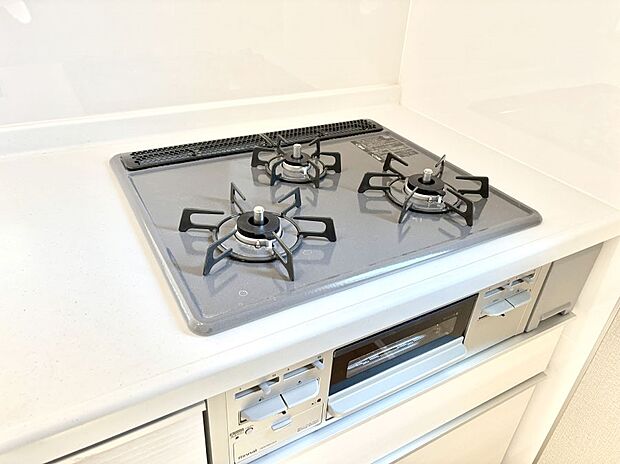 【その他設備(Ｓｉセンサーコンロ)】ガスコンロはＳｉセンサー搭載。火力調節や焦げ付き・消し忘れも防いでくれます。