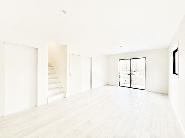 【リビングダイニング】家族団らんの時間も増えそうなくつろぎのリビングダイニング