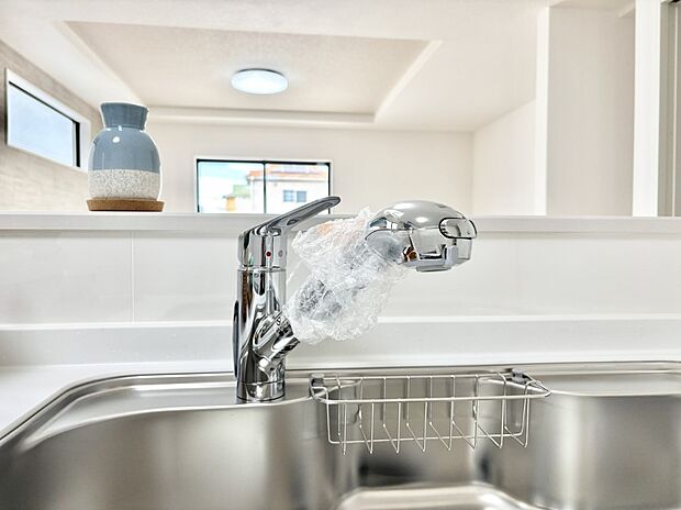 【その他設備(浄水器)】いつでも清潔なおいしいお水を。一つの水栓で水道水と浄水を使い分け。