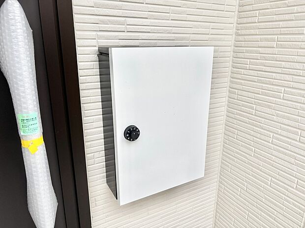 【その他現地】シンプルなデザインのポスト