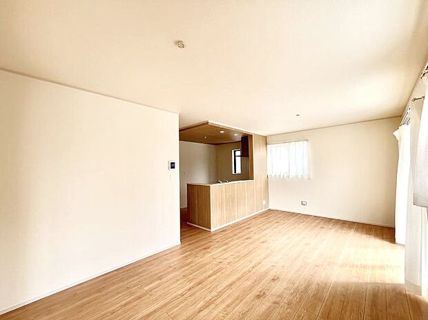 【リビングダイニング】落ち着いた雰囲気のＬＤＫは家族みんなの快適空間  