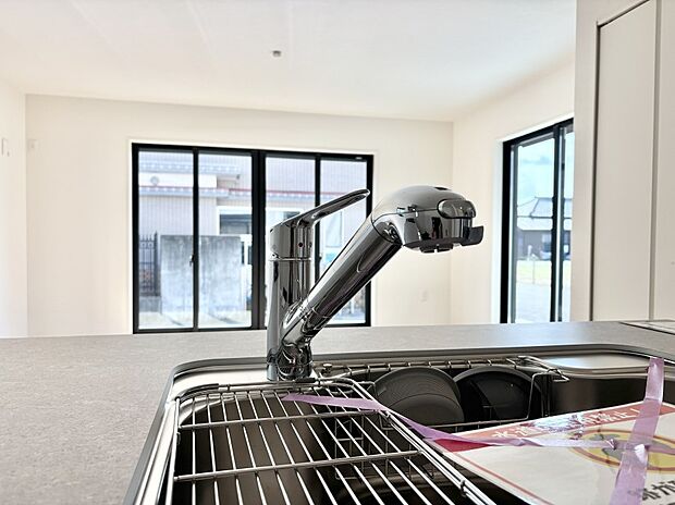 【その他設備(浄水器)】いつでも清潔なおいしいお水を。一つの水栓で水道水と浄水を使い分け。