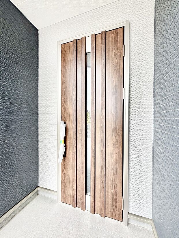 【玄関】大切な家族、来客を出迎える玄関。