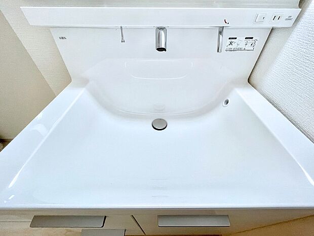 【その他設備(ハンドシャワー水栓)】ハンドシャワー付き!使いやすい洗面台。