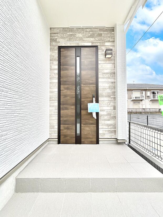 【玄関】大切な家族、来客を出迎える玄関。