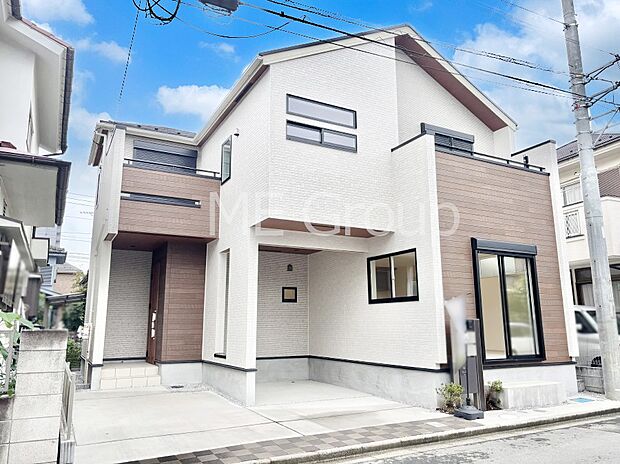 【現地外観写真】上質感あふれる外観デザイン。魅力の住まいを実現。