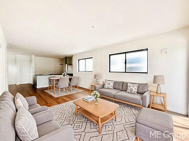 【リビング】ご家族の賑やかな話し声で包まれる明るいリビング ※家具はCGです