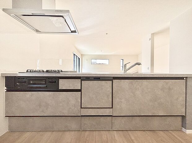 【キッチン】毎日使うキッチンだから、使いやすさ＆お手入れのしやすさにこだわりました。  