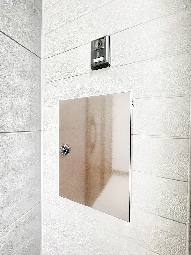 【その他現地】シンプルなデザインのポスト