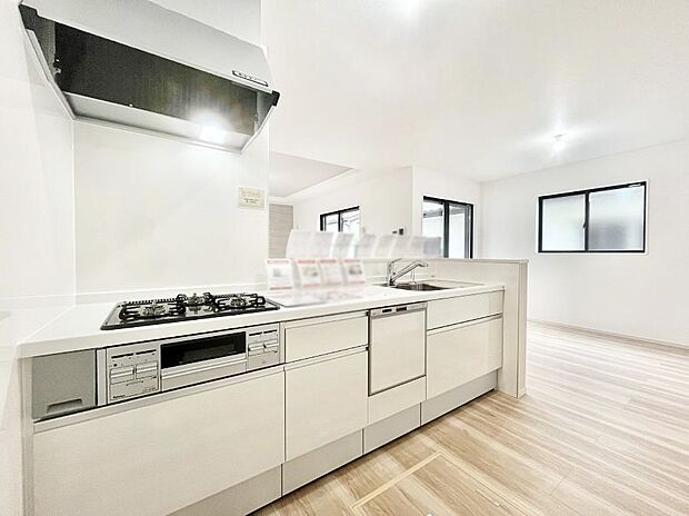 【ダイニングキッチン】カウンター越しにお話しをしながら毎日のお料理をもっと楽しく