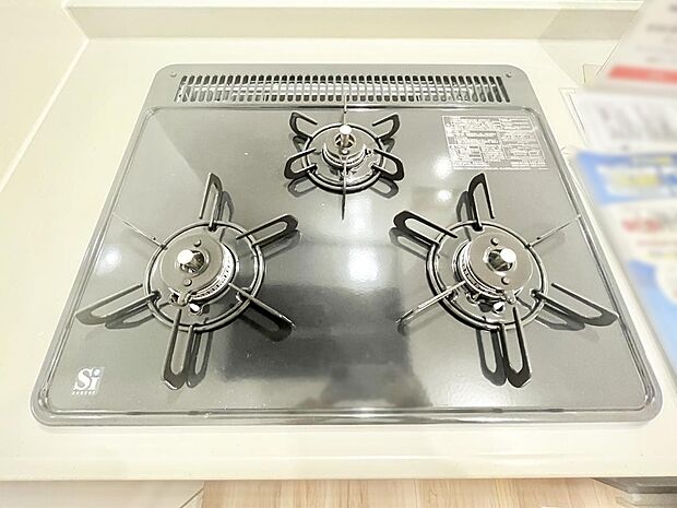 【その他設備(Ｓｉセンサーコンロ)】ガスコンロはＳｉセンサー搭載。火力調節や焦げ付き・消し忘れも防いでくれます。