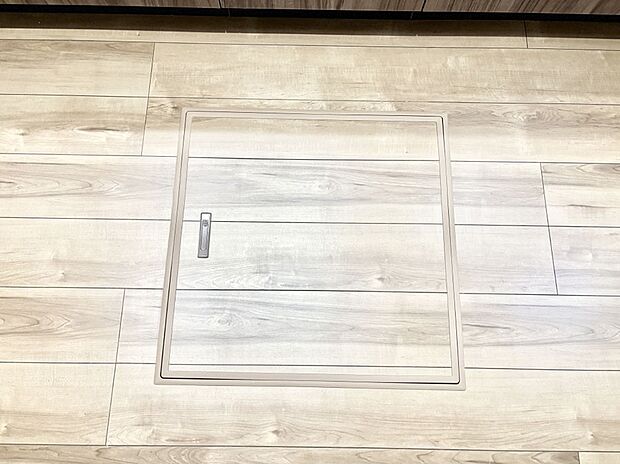 【その他設備(床下収納)】床下収納付き!日用品・非常用品の収納にも大活躍。