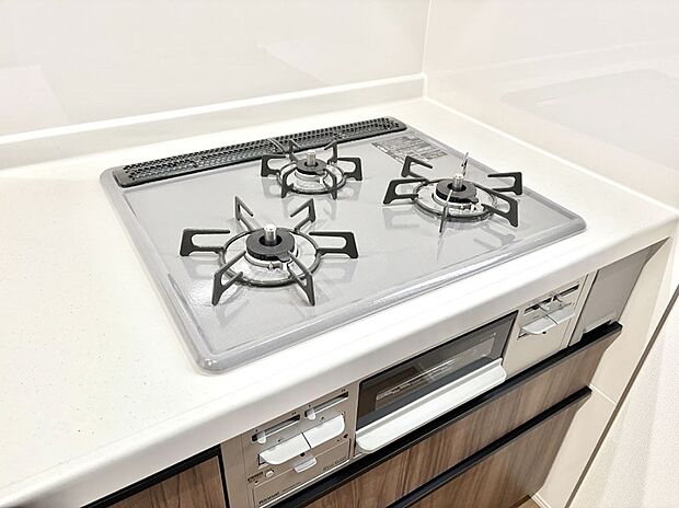 【その他設備(Siセンサーコンロ)】ガスコンロはSiセンサー搭載。火力調節や焦げ付き・消し忘れも防いでくれます。