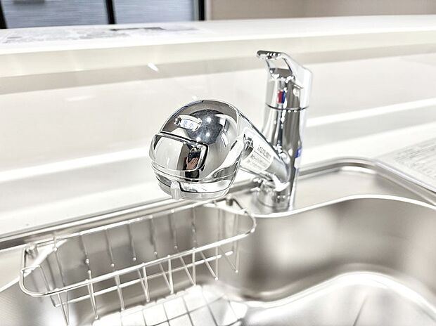 【その他設備(浄水器)】いつでも清潔なおいしいお水を。一つの水栓で水道水と浄水を使い分け。