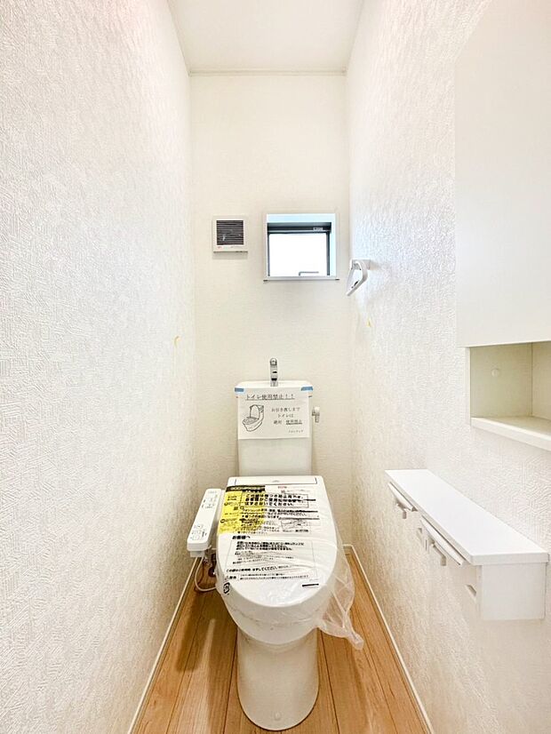【トイレ】トイレは1階と2階それぞれに配置されていてとても便利です。