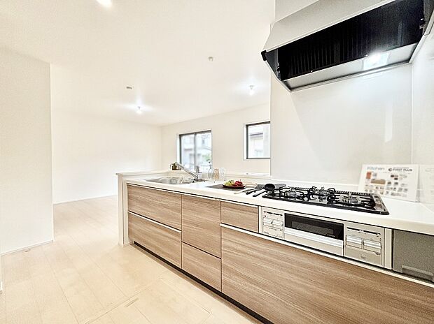 【ダイニングキッチン】カウンター越しにお話しをしながら毎日のお料理をもっと楽しく