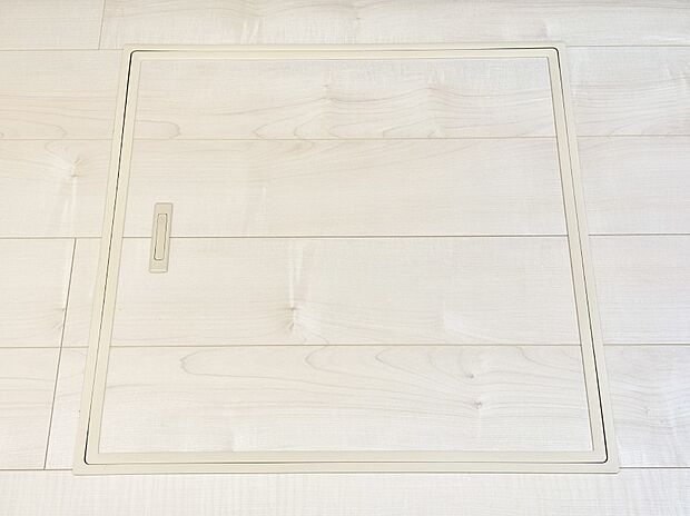 【その他設備(床下収納)】床下収納付き！日用品・非常用品の収納にも大活躍。