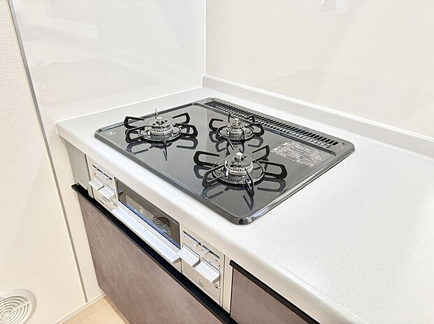 【その他設備(三ツ口コンロ)】三口ガスコンロでお料理が一気にはかどりそう