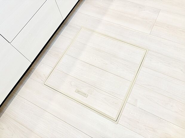 【その他設備(床下収納)】床下収納付き！日用品・非常用品の収納にも大活躍。