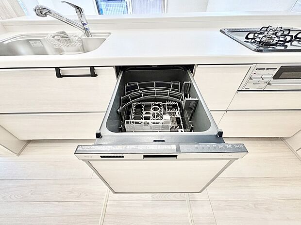 【その他設備(食洗機)】面倒なお片づけは食洗機にお任せ!家事の負担が減って、時間にも気持ちにもゆとりができます。