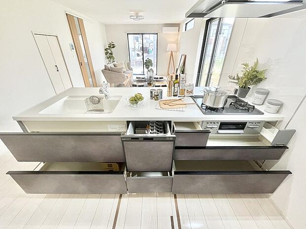 【その他設備(スライド収納)】使いやすさを優先したスライド式収納タイプ!