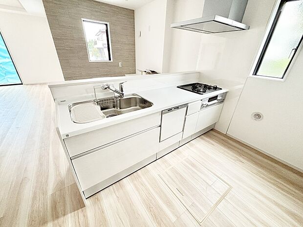 【ダイニングキッチン】料理をしながらご家族との会話を楽しめる対面カウンターキッチン